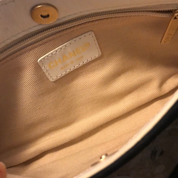 Chanel Handbag - Picture 5 of 8